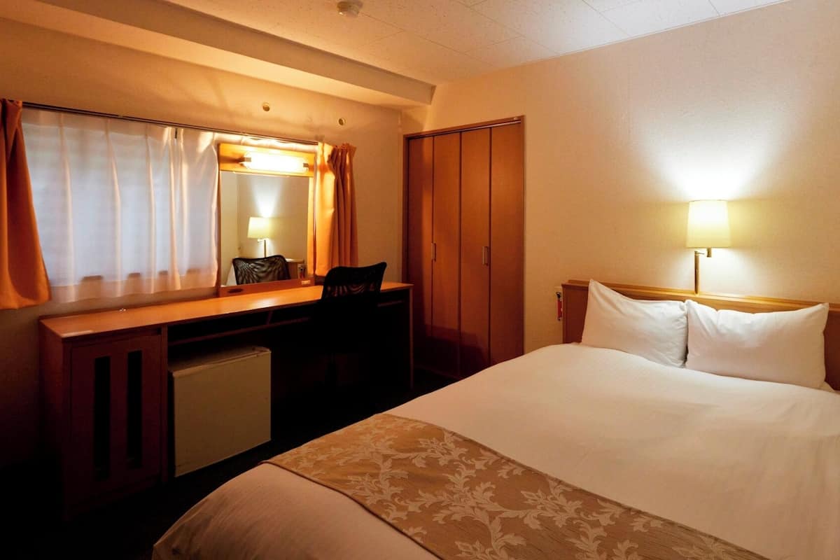 Desk, iron/ironing board (on request), WiFi (free), bed sheets