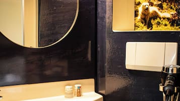 Free toiletries, towels