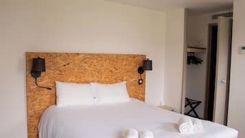 Superior Double Room | Desk, blackout drapes, soundproofing, free cribs/infant beds