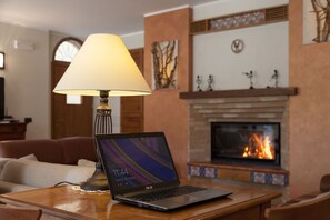 Superior Apartment, 3 Bedrooms, Accessible, Ground Floor (Buddleja) | Living area