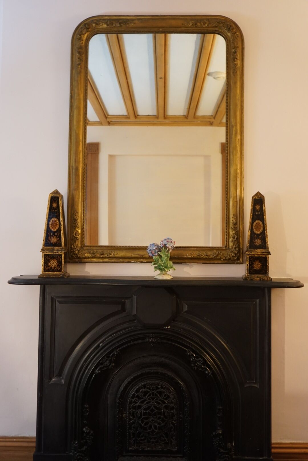 comfort room, 1 queen bed | down duvets, in-room safe, individually decorated