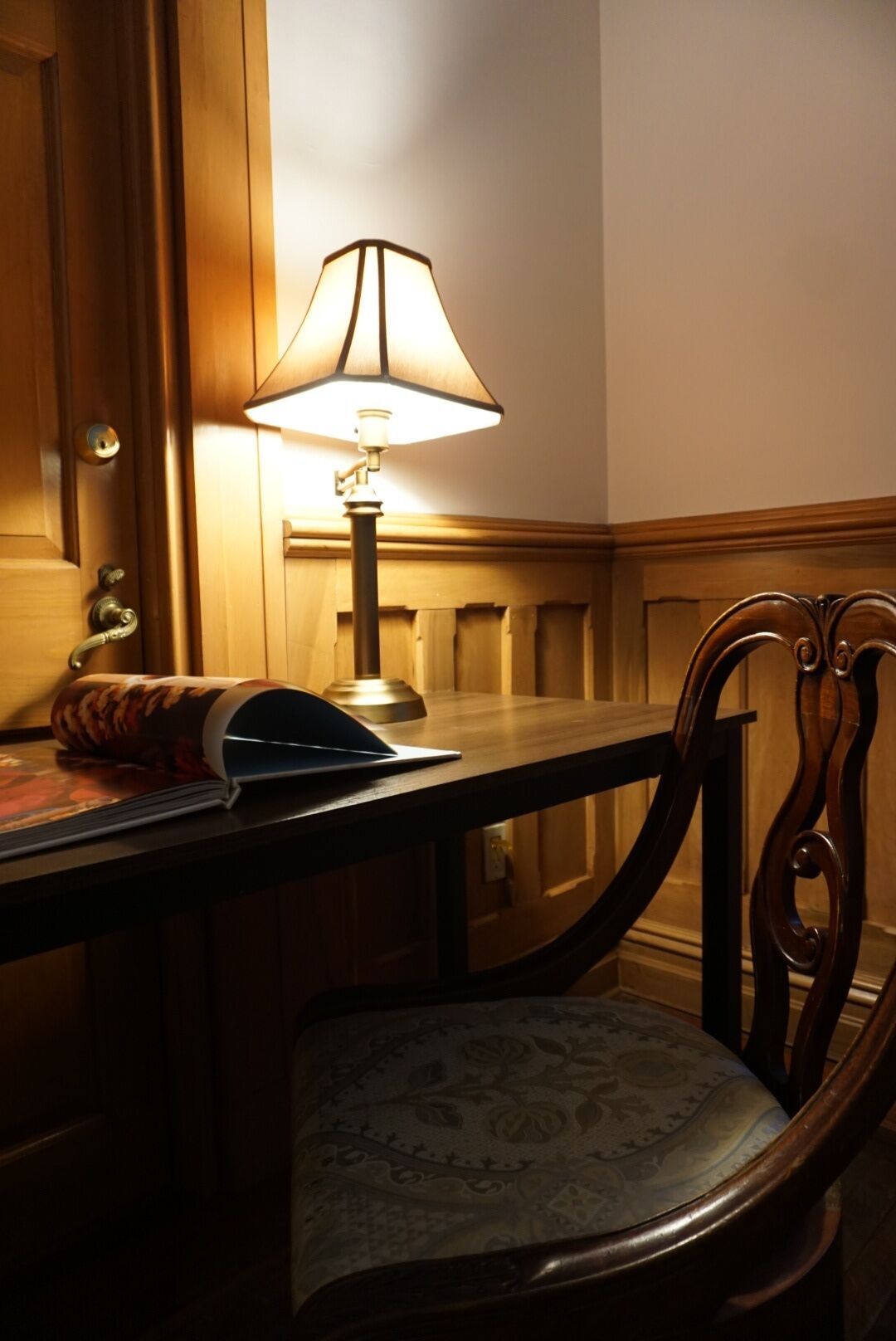 comfort room, 1 queen bed | down duvets, in-room safe, individually decorated