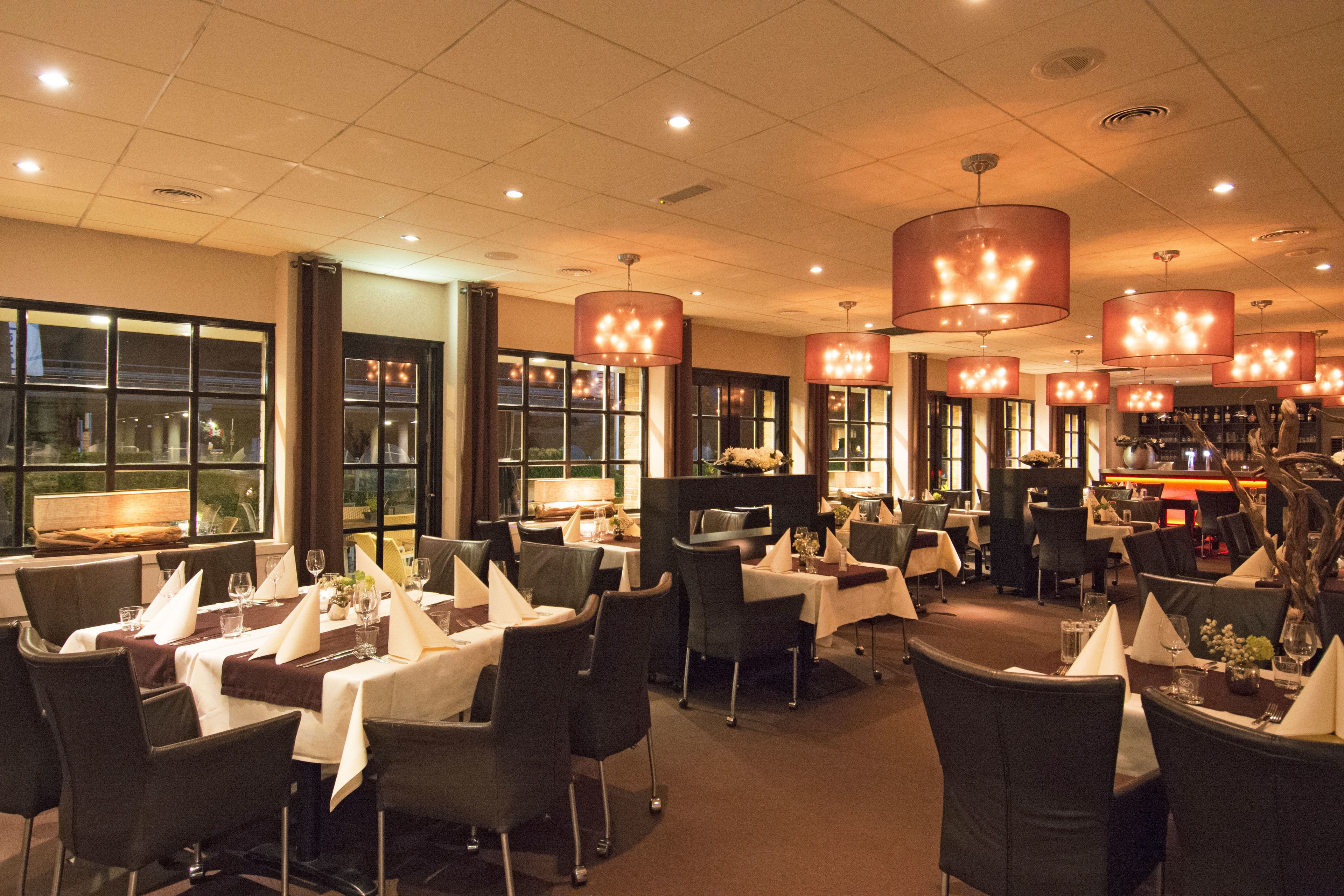 4 restaurants, breakfast, lunch, dinner served; french cuisine