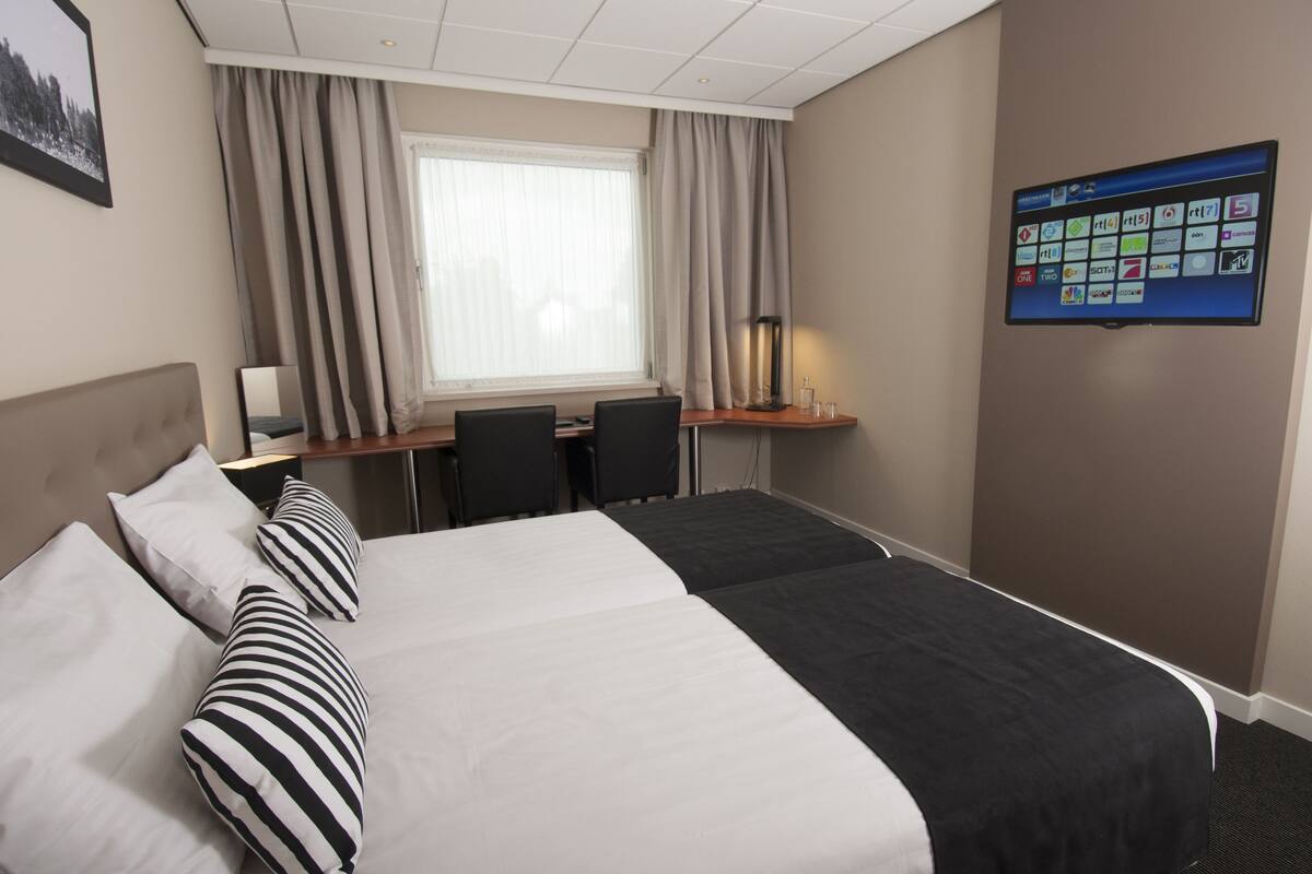 Standard Twin Room, 2 Single Beds | In-room safe, individually furnished, desk, laptop workspace