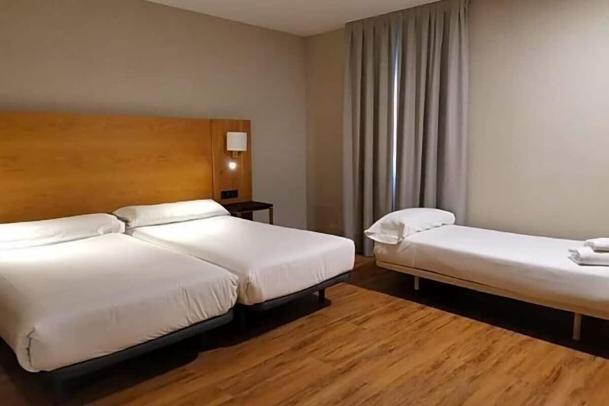 Minibar, caixa forta a l'habitació, escriptori i wifi gratuïta