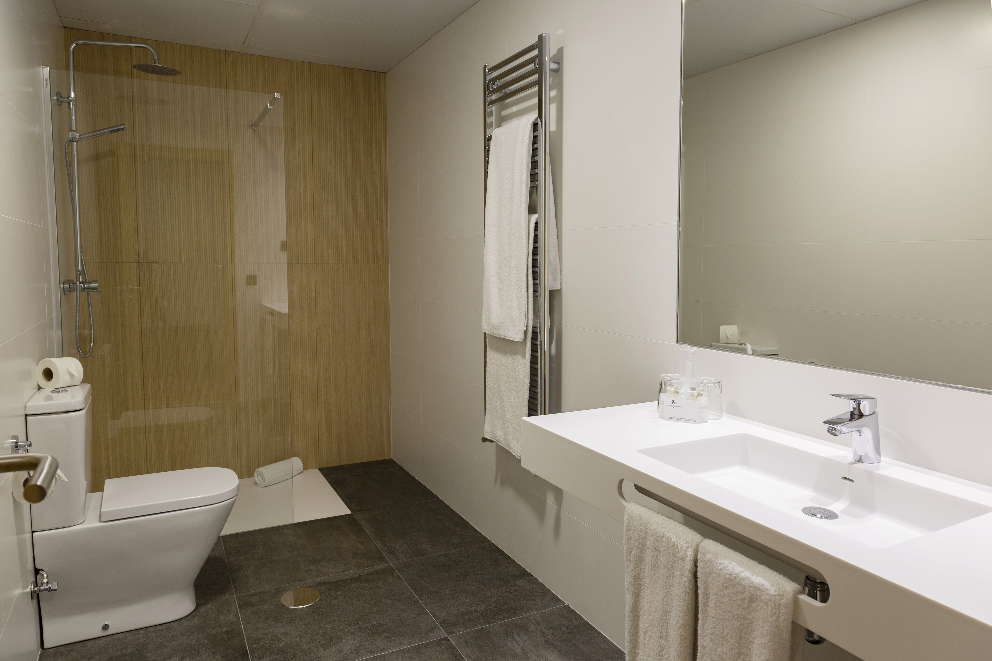 minibar, in-room safe, desk, free wifi