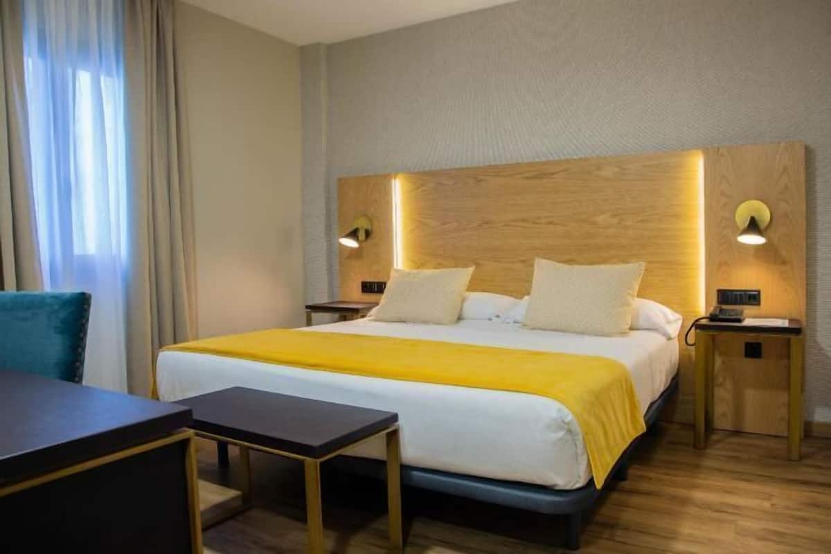 Minibar, caixa forta a l'habitació, escriptori i wifi gratuïta