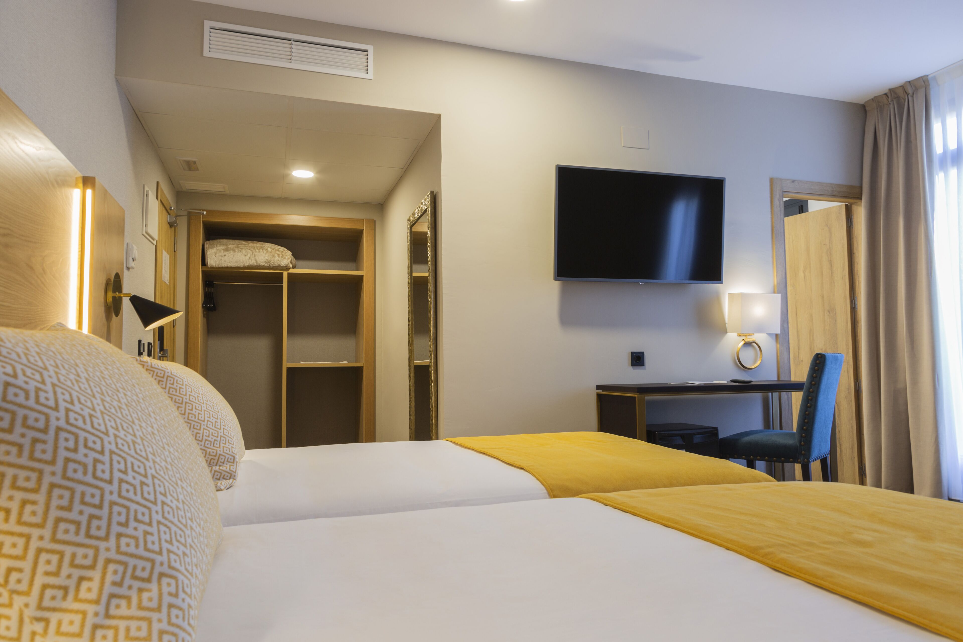 minibar, in-room safe, desk, free wifi