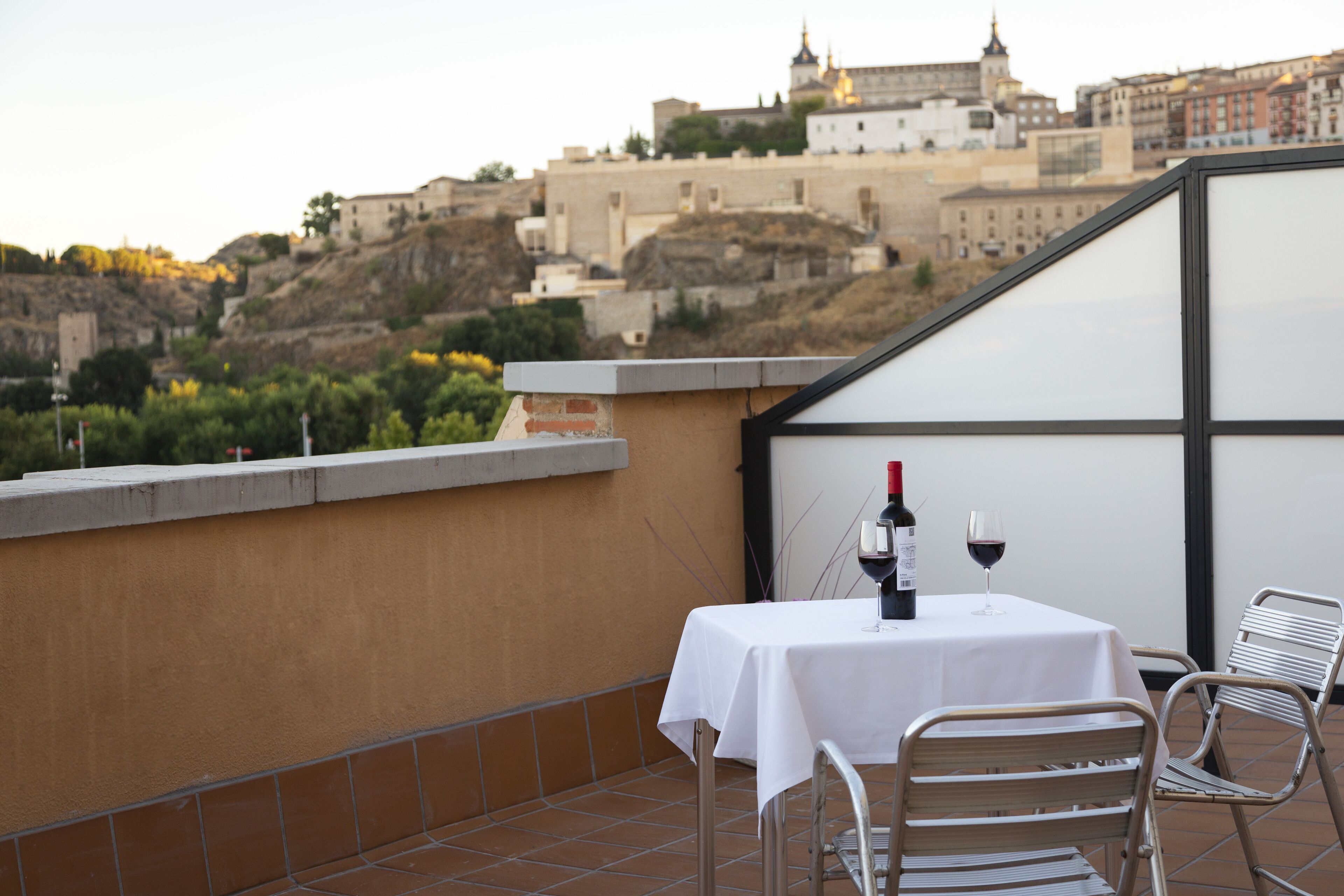 Minibar, in-room safe, desk, free WiFi