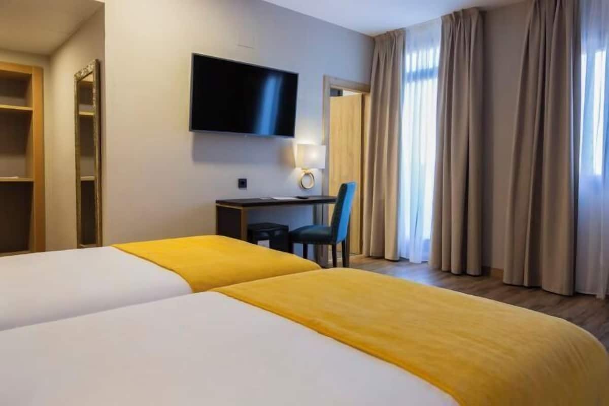 Minibar, caixa forta a l'habitació, escriptori i wifi gratuïta