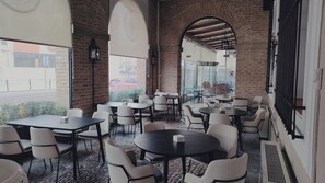 Frokostbuffé hver dag (EUR 14 per person)