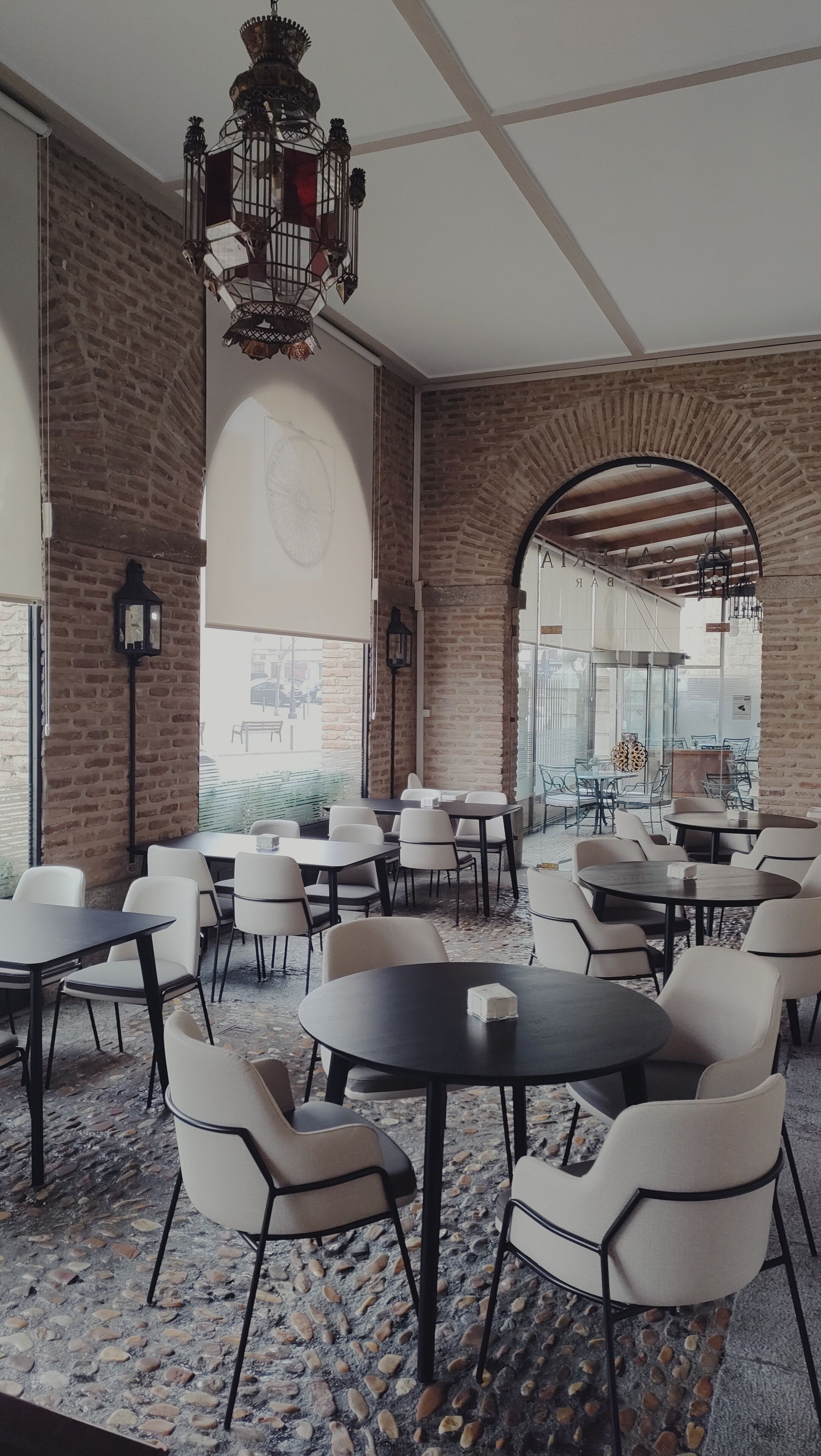 朝食 (ビュッフェ)、毎日提供 (1 名様 13.50 EUR)