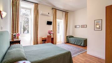 Habitación familiar, balcón | Insonorización y wifi gratis