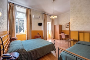 Triple Room - Aquarium (Rome)