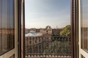 Familiekamer, balkon | Uitzicht vanuit de kamer