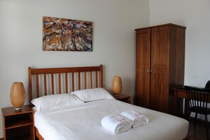 Kamar Deluks, pemandangan kolam renang | 1 kamar tidur, seprai premium, minibar, dan brankas