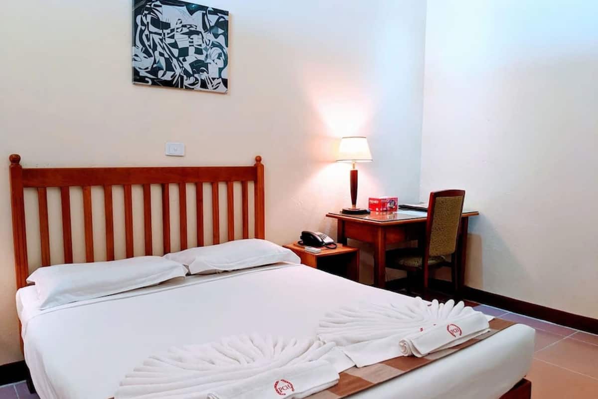 1 bedroom, premium bedding, minibar, in-room safe