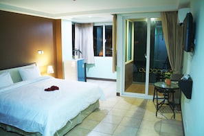 Phòng đôi Tiêu chuẩn | Két bảo mật tại phòng, bàn, màn/rèm cản sáng