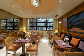 Daily continental breakfast for a fee - Victory Inn (Athens)