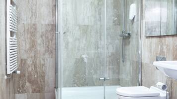 Penthouse Apartment, 2 Bedrooms (Laugavegur 86-94) | Bathroom