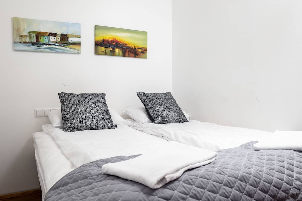 Deluxe-Apartment, 2 Schlafzimmer (Laugavegur 86-94) | Bügeleisen/Bügelbrett, kostenlose Babybetten, Zustellbetten