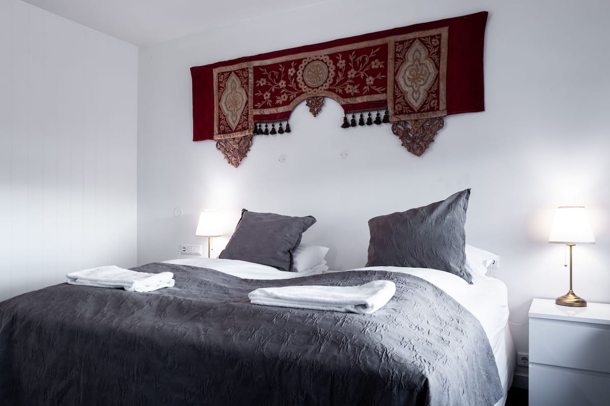 Penthouse Apartment, 2 Bedrooms (Laugavegur 86-94) | Bügeleisen/Bügelbrett, kostenlose Babybetten, Zustellbetten