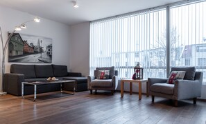 Deluxe Apartment, 2 Bedrooms (Laugavegur 86-94) | Living area