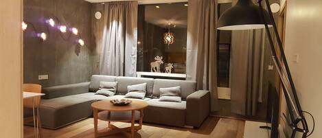 Top Floor Apartment, 2 Bedrooms (Laugavegur 86-94) | Living room