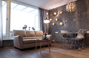 Top Floor Apartment, 2 Bedrooms (Laugavegur 86-94) | Living area
