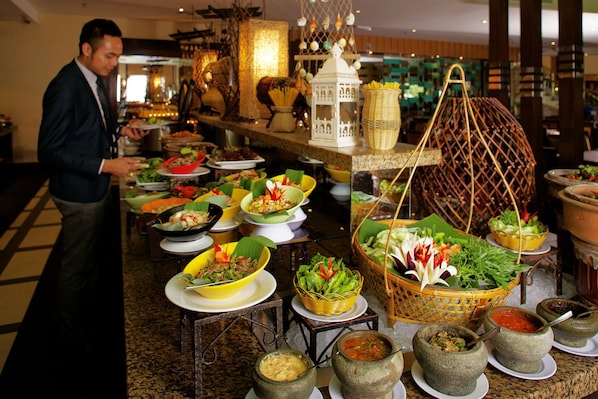 Breakfast, lunch, dinner served; Malaysian cuisine - De Palma Hotel Ampang (Ampang)