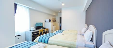 Værelse til 3 personer - ikke-ryger | Skrivebord, strygejern/strygebræt, gratis Wi-Fi, sengetøj