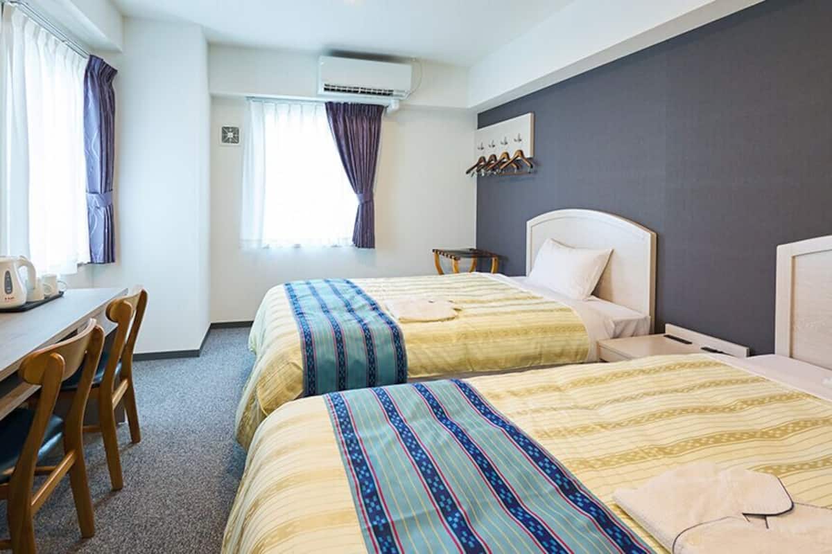 Escrivaninha, Wi-Fi de cortesia, roupa de cama