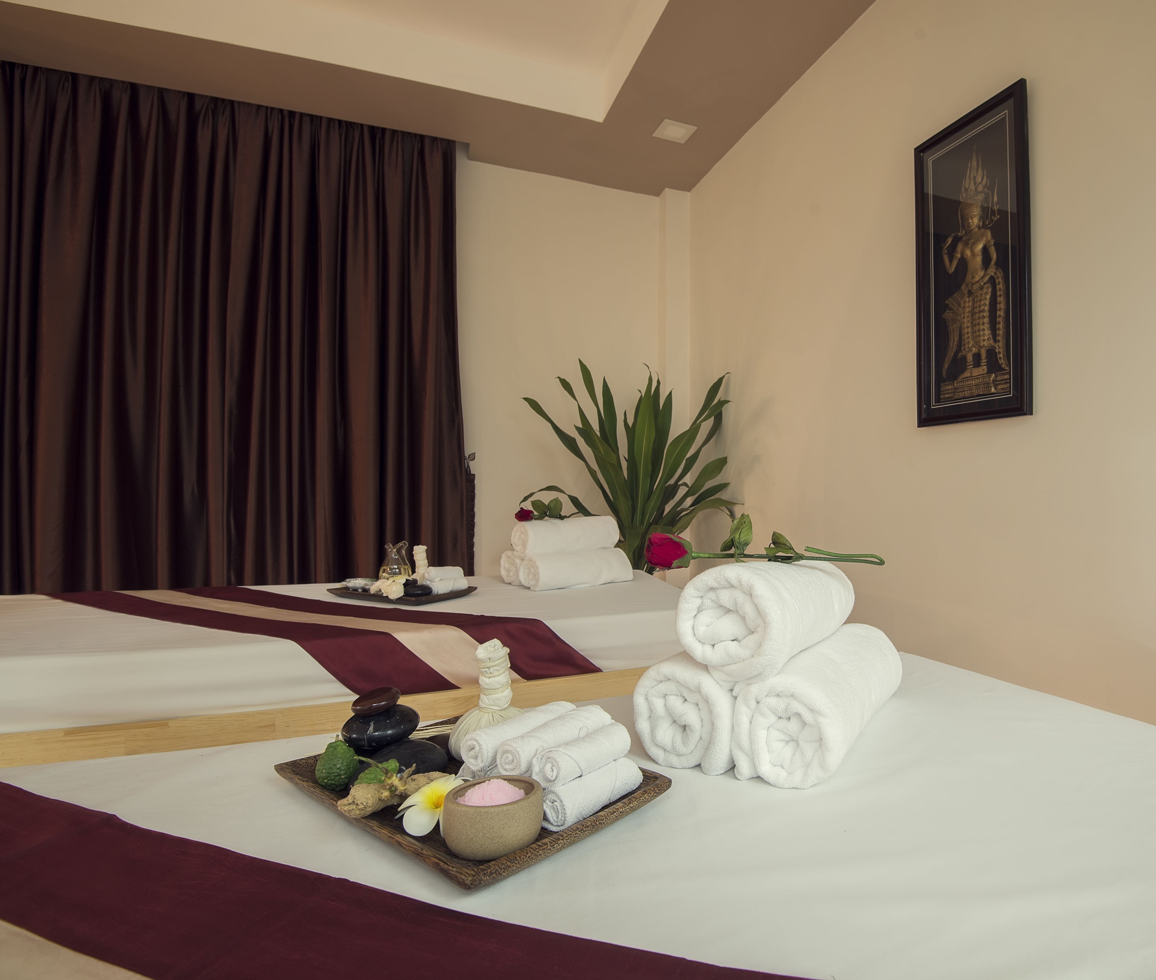 steam room, body treatments, aromatherapy, thai massages, body wraps