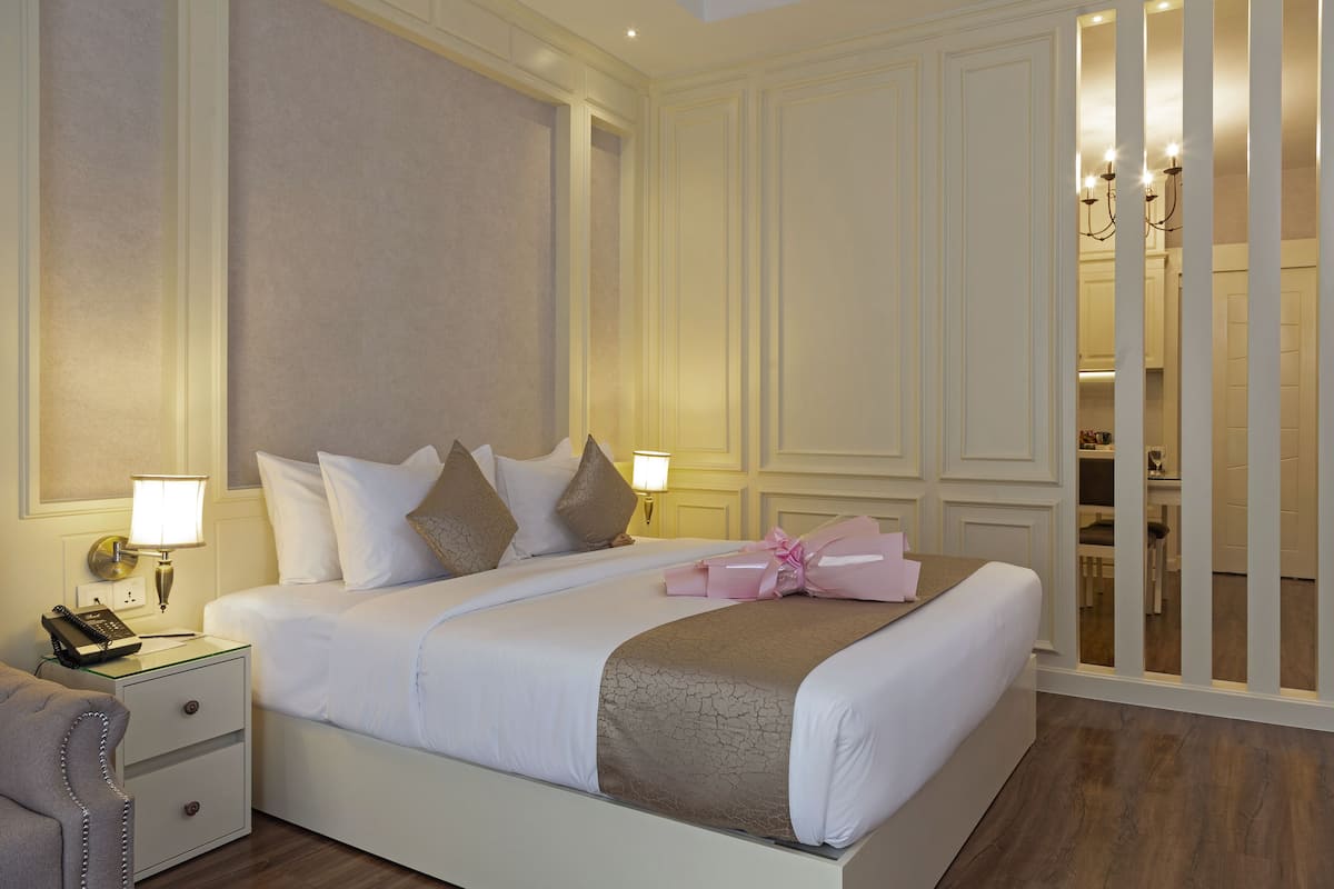 Apartment, 1 Bedroom | 1 bedroom, Egyptian cotton sheets, premium bedding, minibar