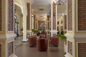 Bar en la azotea, con vista al jardín, abre todos los días