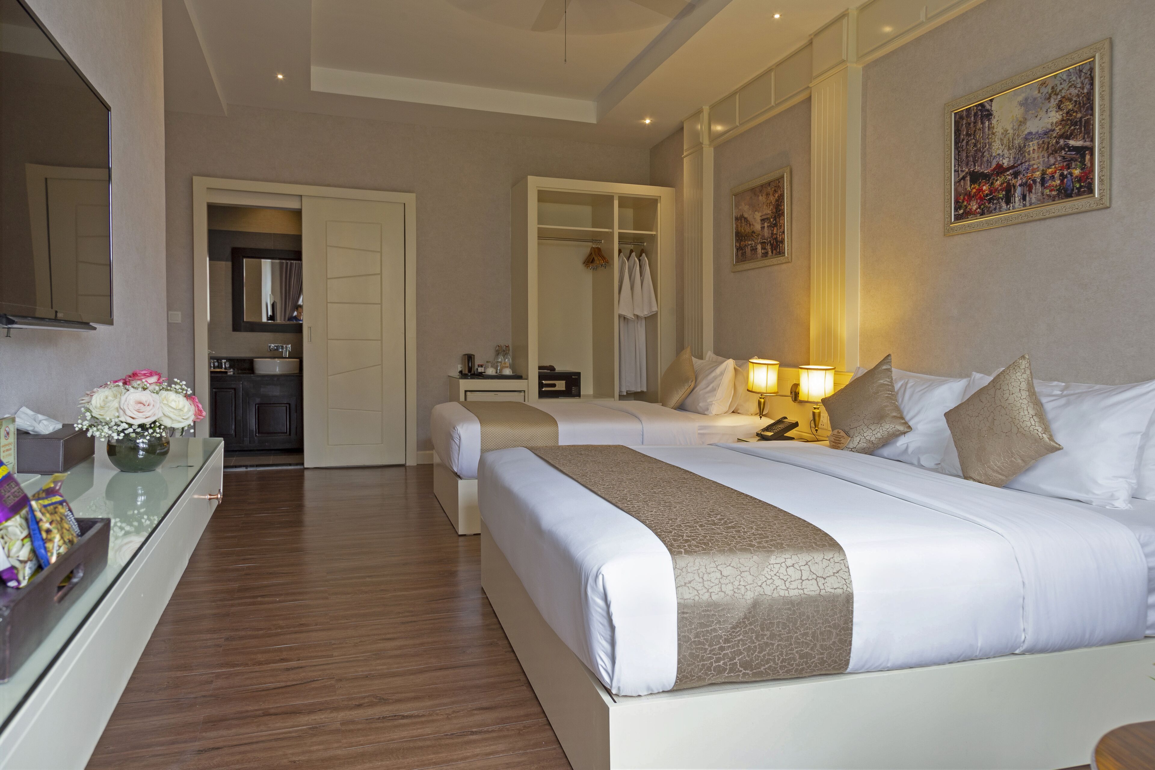 landmark double extra | egyptian cotton sheets, premium bedding, minibar, in-room safe