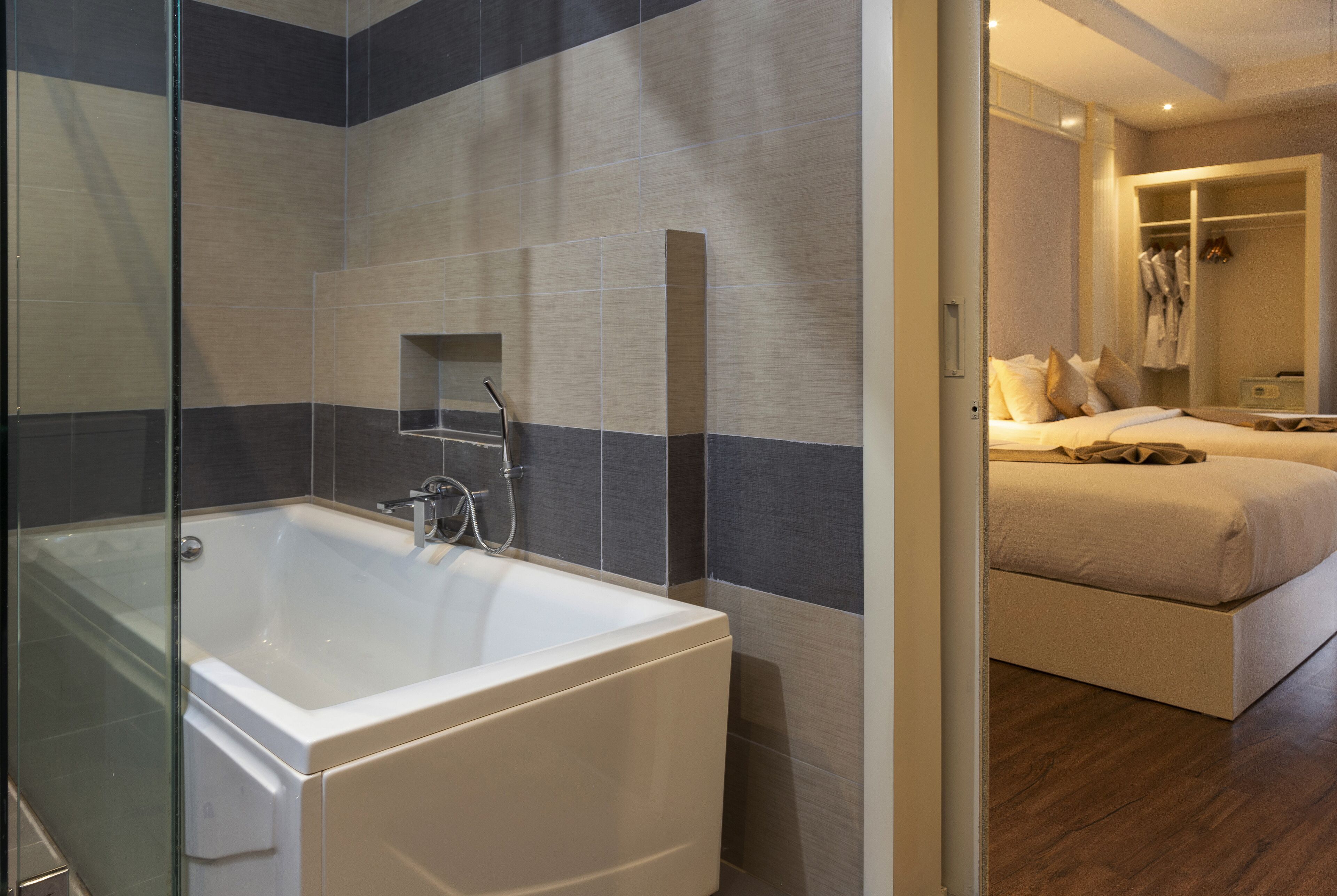 deep-soaking bathtub