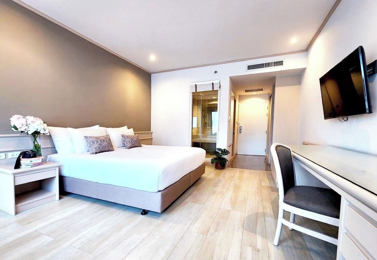 Habitación Deluxe | Caja fuerte, cortinas opacas, sistema de insonorización y wifi gratis
