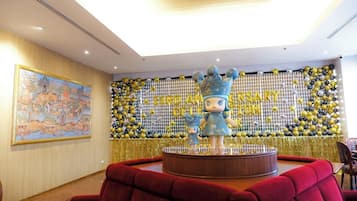 Breakfast, lunch, dinner served; Thai cuisine