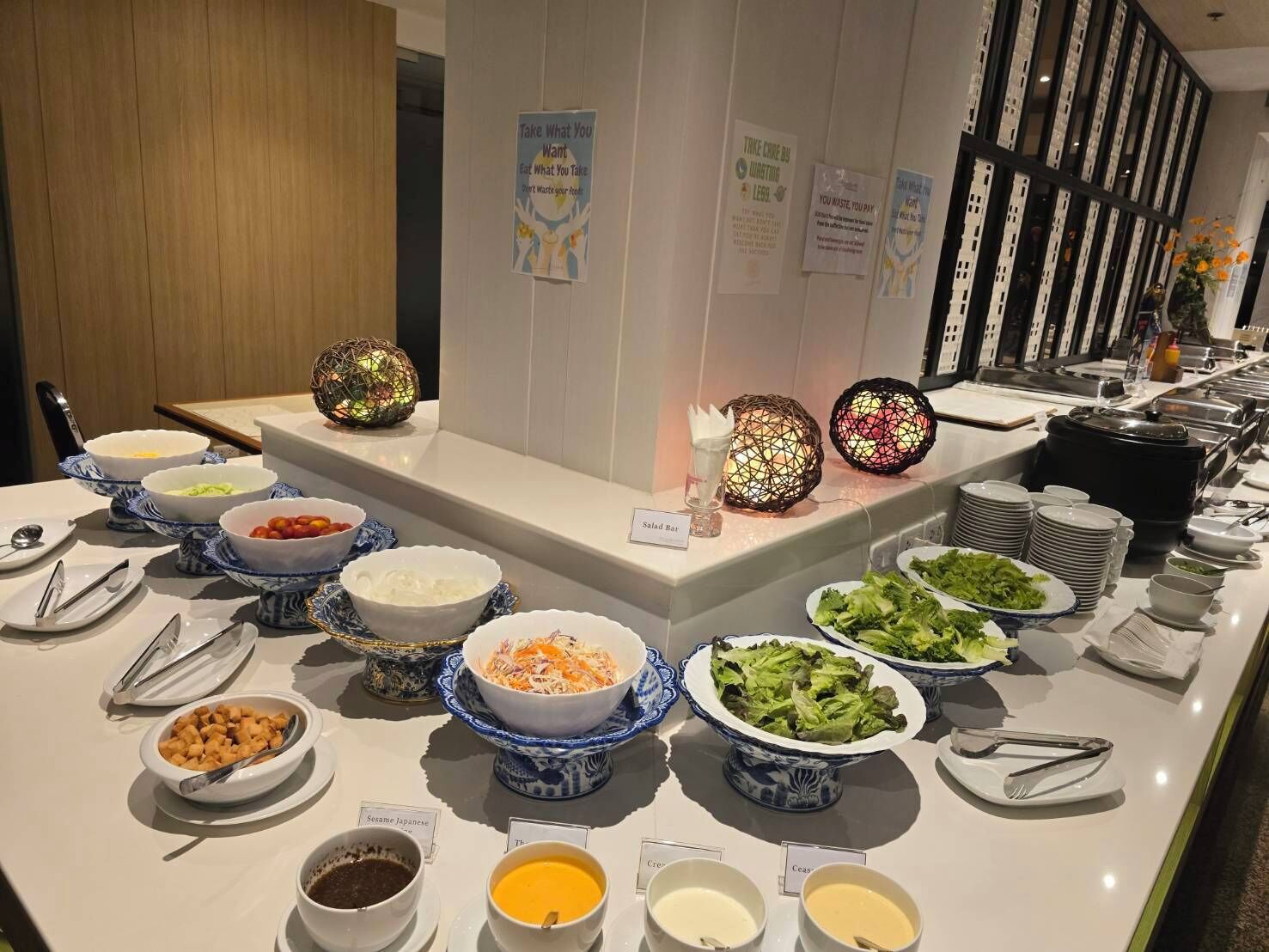 Breakfast, lunch, dinner served; Thai cuisine 