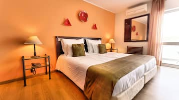 Desk, blackout drapes, free WiFi, bed sheets