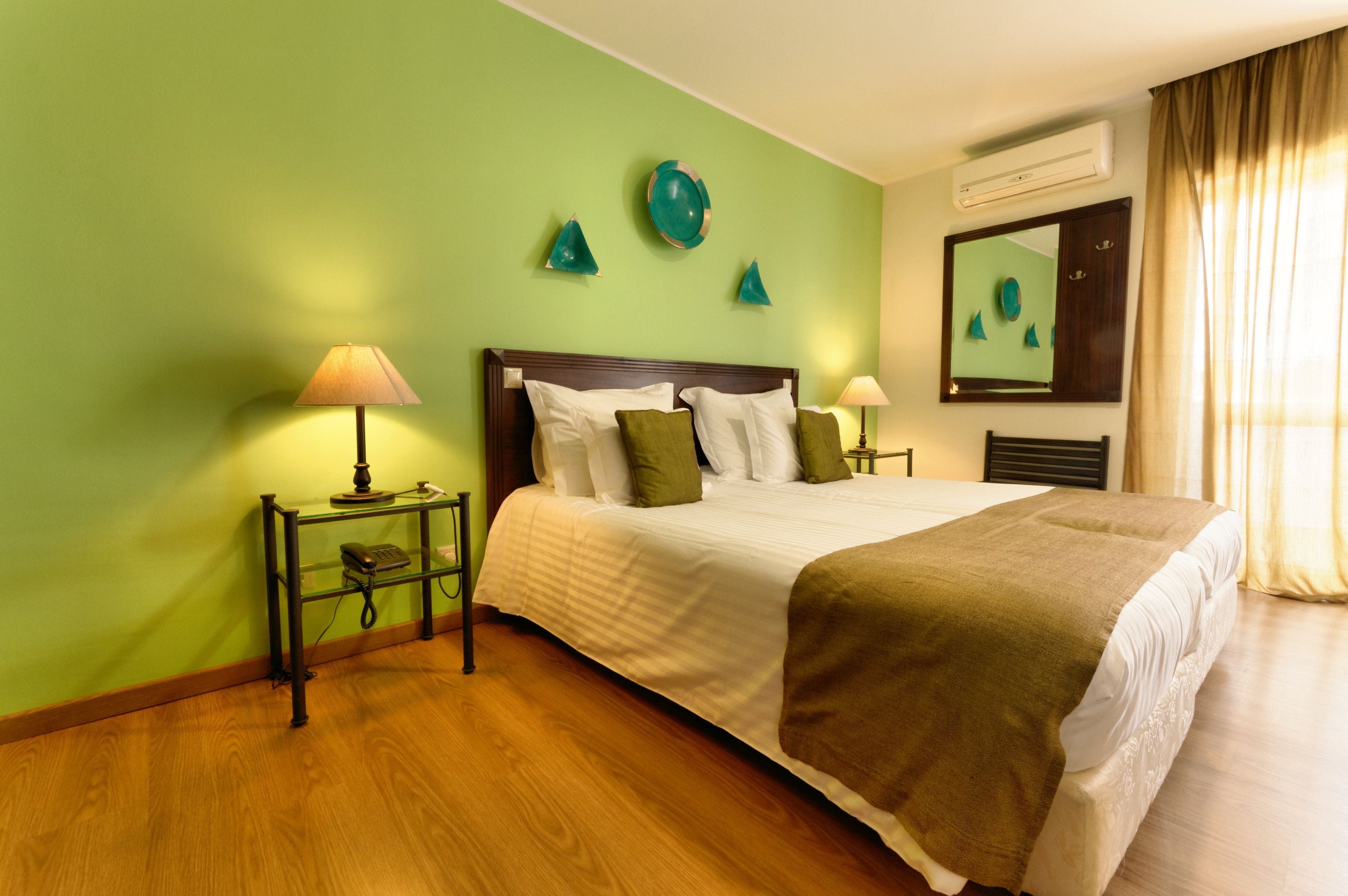 desk, blackout curtains, free wifi, bed sheets