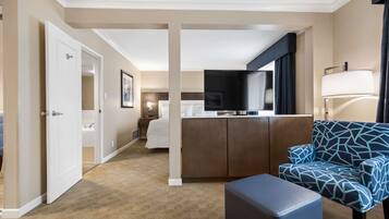 Suite, 1 cama King size, para no fumadores, hidromasaje (Dining Table;Queen sofabed) | 1 habitación, ropa de cama de alta calidad y edredón