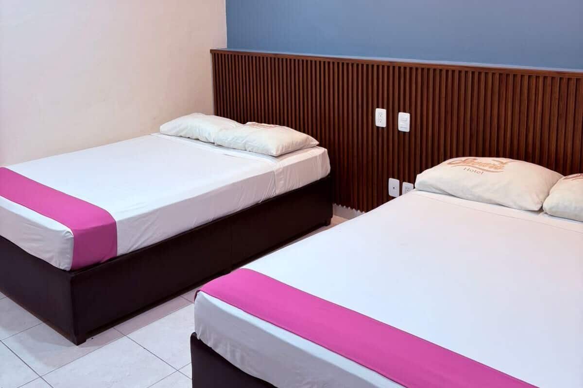 Hochwertige Bettwaren, individuell eingerichtet, Bügeleisen/Bügelbrett