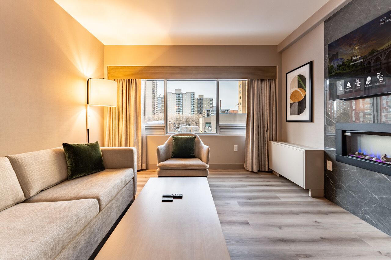 Executive Suite, City View | Living area | 42-inch flat-screen TV with digital channels, iPod dock