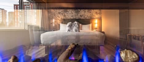 Executive Suite, City View | Pillowtop beds, desk, blackout drapes, soundproofing