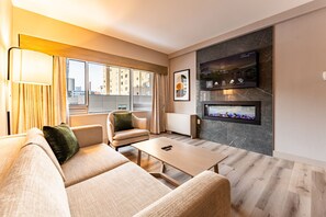Executive Suite, City View | Living area | 42-inch flat-screen TV with digital channels, iPod dock - Park Town Hotel (Saskatoon)