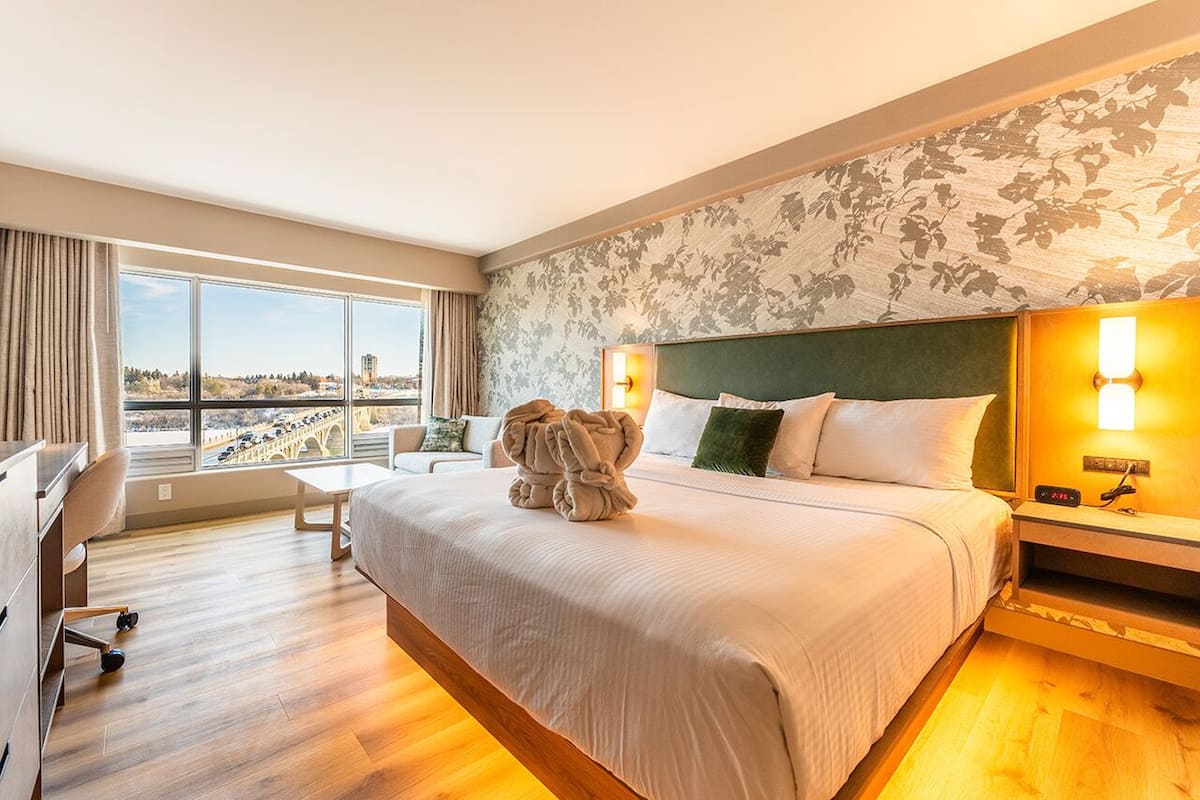 Executive Room, 1 King Bed, River View | 1 bedroom, pillowtop beds, desk, blackout drapes