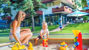 Außen-Kinderspielplatz