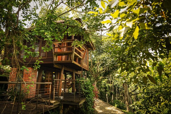 Sankhara (Sunset View) | Egyptian cotton sheets, premium bedding, in-room safe